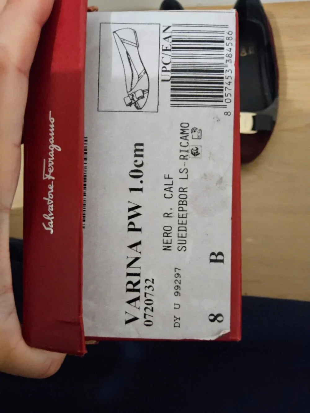 Salvatore ferragamo varina flat size 8b